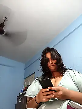 HottyOlly online show from October 6, 2025, 12:46 pm