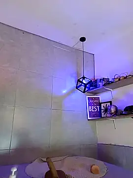 LunaGil1 online show from December 15, 2024, 8:47 pm