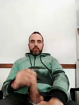 Snapshot of leon3875 chatting on December 5, 2024, 3:28 pm leon3875 online show from December 5, 2024, 3:28 pm