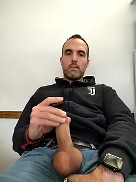 Snapshot of leon3875 chatting on October 15, 2025, 3:23 pm leon3875 online show from October 15, 2025, 3:23 pm