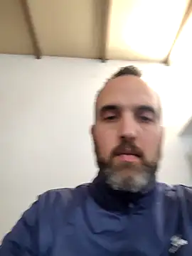 leon3875 online show from December 18, 2025, 3:29 pm