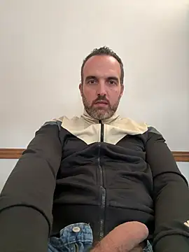 leon3875 online show from February 19, 2026, 3:30 pm