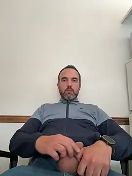 leon3875 online show from March 3, 2026, 3:18 pm