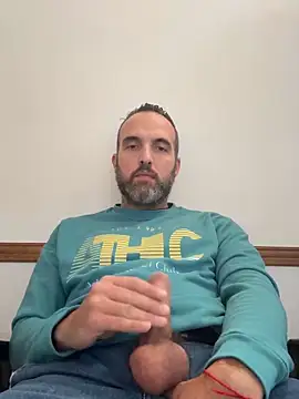 leon3875 online show from April 9, 2026, 3:39 pm