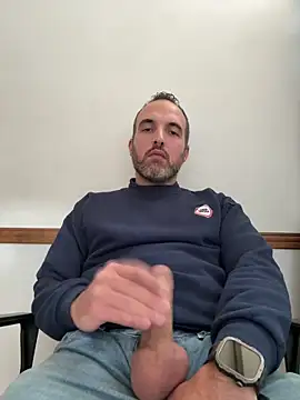 leon3875 online show from April 23, 2026, 3:25 pm