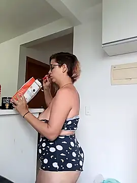 Escarlate4you  online show from December 5, 2024, 9:17 am