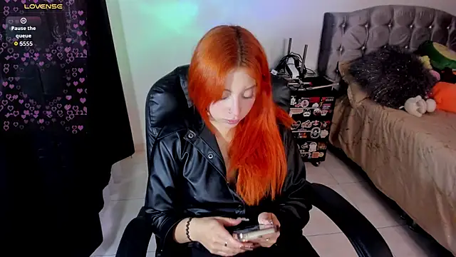 Violetaarey online show from April 30, 2026, 8:57 pm