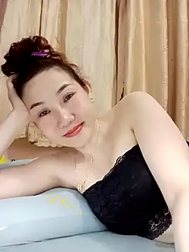 Snapshot of Ana_love2000 chatting on February 15, 2025, 5:28 pm Ana love2000 online show from February 15, 2025, 5:28 pm