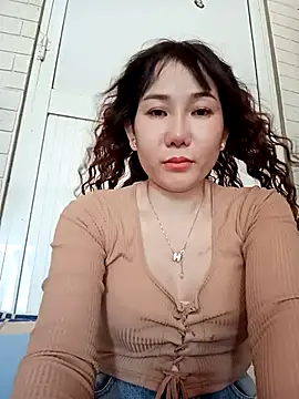 Snapshot of Ana_love2000 chatting on March 2, 2025, 5:23 am Ana love2000 online show from March 2, 2025, 5:23 am