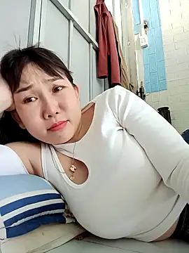 Snapshot of Ana_love2000 chatting on October 5, 2025, 3:05 am Ana love2000 online show from October 5, 2025, 3:05 am