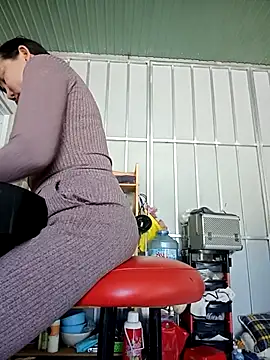 Snapshot of Ana_love2000 chatting on October 19, 2025, 2:34 am Ana love2000 online show from October 19, 2025, 2:34 am