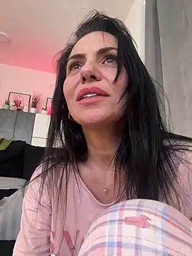 Snapshot of KimKelly13 chatting on January 17, 2025, 10:44 am KimKelly13 online show from January 17, 2025, 10:44 am
