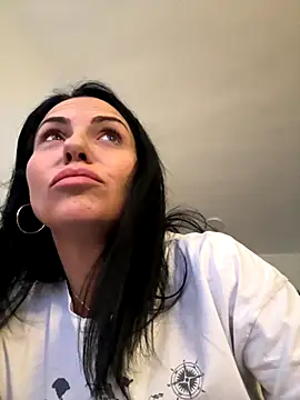 Snapshot of KimKelly13 chatting on October 13, 2025, 7:52 am KimKelly13 online show from October 13, 2025, 7:52 am