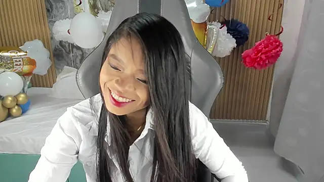 Snapshot of Lili_16 chatting on October 8, 2025, 11:08 am Lili 16 online show from October 8, 2025, 11:08 am