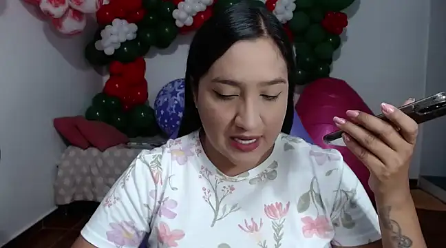 Snapshot of Saracutee1 chatting on December 6, 2024, 3:33 pm Saracutee1 online show from December 6, 2024, 3:33 pm