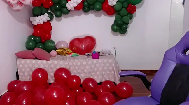 Snapshot of Saracutee1 chatting on December 14, 2024, 6:41 pm Saracutee1 online show from December 14, 2024, 6:41 pm