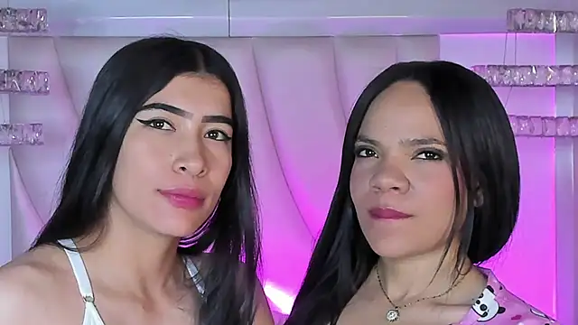 Snapshot of siara_and_zoe chatting on May 21, 2026, 11:01 pm siara and zoe online show from May 21, 2026, 11:01 pm
