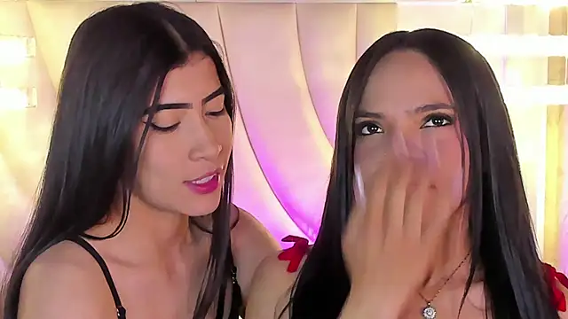 Snapshot of siara_and_zoe chatting on June 27, 2026, 10:59 pm siara and zoe online show from June 27, 2026, 10:59 pm