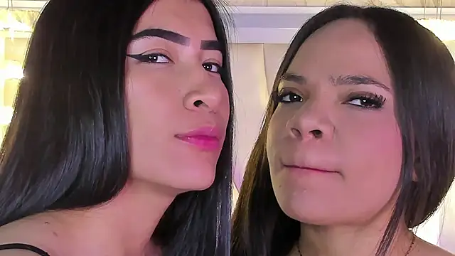 Snapshot of siara_and_zoe chatting on July 21, 2026, 11:18 pm siara and zoe online show from July 21, 2026, 11:18 pm