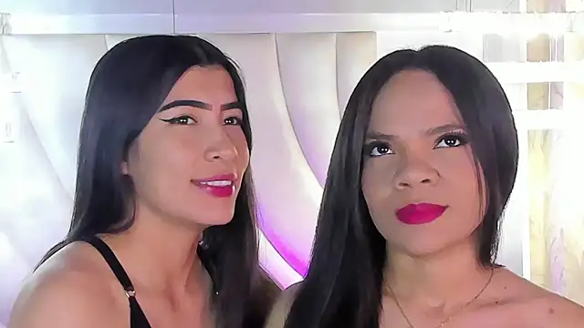 Snapshot of siara_and_zoe chatting on August 1, 2026, 12:10 am siara and zoe online show from August 1, 2026, 12:10 am
