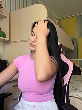 Julietta a online show from September 19, 2025, 7:10 am