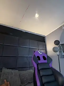 CHERRYY BOMB  online show from March 15, 2026, 7:20 pm