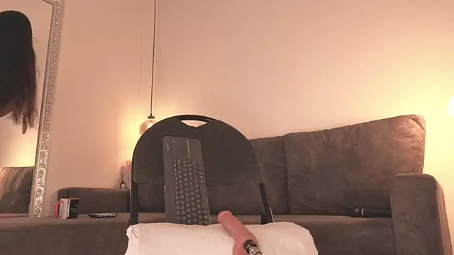 Snapshot of Isabella_francoo chatting on December 22, 2025, 12:02 pm Isabella francoo online show from December 22, 2025, 12:02 pm