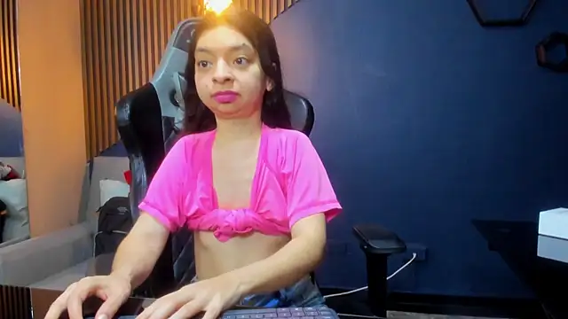 CharlotteMuller online show from January 21, 2025, 7:50 pm