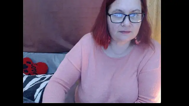 Snapshot of PlayfullMature chatting on April 28, 2026, 4:01 pm PlayfullMature online show from April 28, 2026, 4:01 pm