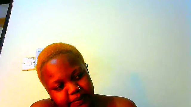 queennapal online show from November 13, 2025, 9:47 pm