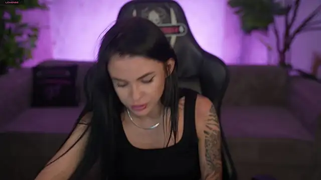 Snapshot of Tina_Breeze chatting on June 15, 2026, 11:23 am Tina Breeze online show from June 15, 2026, 11:23 am