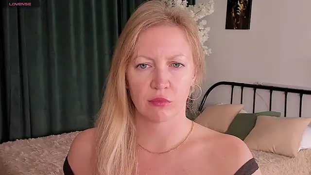 sugamomy online show from October 11, 2025, 12:10 am