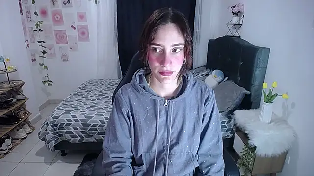 IsaBaileys  online show from June 10, 2026, 2:01 am