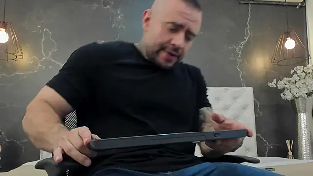 BruceDallas online show from January 31, 2025, 11:35 pm