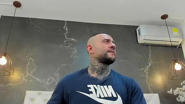 BruceDallas online show from February 2, 2025, 6:04 am