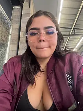 Chloemercury online show from November 27, 2025, 8:33 pm