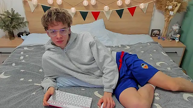 Fandi 777 online show from January 22, 2025, 5:37 am