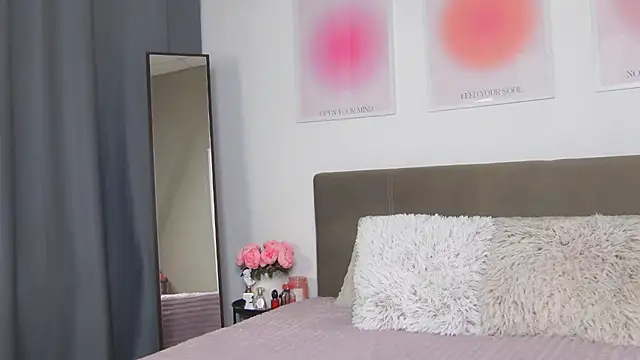 VioletiSwone online show from March 11, 2026, 5:13 am