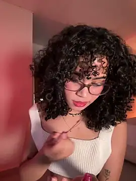 Lianh Benett online show from March 2, 2025, 10:35 am