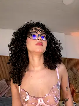 Lianh Benett online show from October 23, 2025, 6:02 am