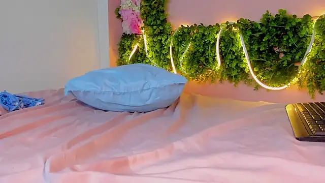 Snapshot of Mikasa_Horny chatting on March 7, 2025, 6:22 pm Mikasa Horny online show from March 7, 2025, 6:22 pm