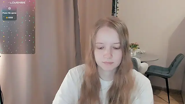 Snapshot of Alyaley chatting on July 15, 2026, 7:35 am Alyaley online show from July 15, 2026, 7:35 am