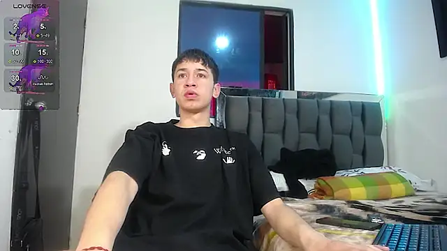 Snapshot of Mr_daren_ chatting on February 3, 2025, 5:46 pm Mr daren online show from February 3, 2025, 5:46 pm