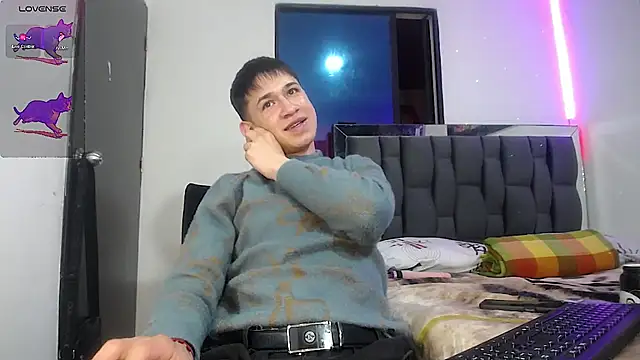 Snapshot of Mr_daren_ chatting on February 15, 2025, 8:22 pm Mr daren online show from February 15, 2025, 8:22 pm