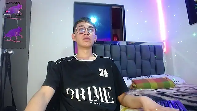 Snapshot of Mr_daren_ chatting on February 18, 2025, 4:59 pm Mr daren online show from February 18, 2025, 4:59 pm