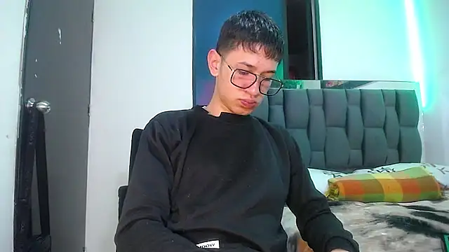 Snapshot of Mr_daren_ chatting on February 19, 2025, 5:06 pm Mr daren online show from February 19, 2025, 5:06 pm