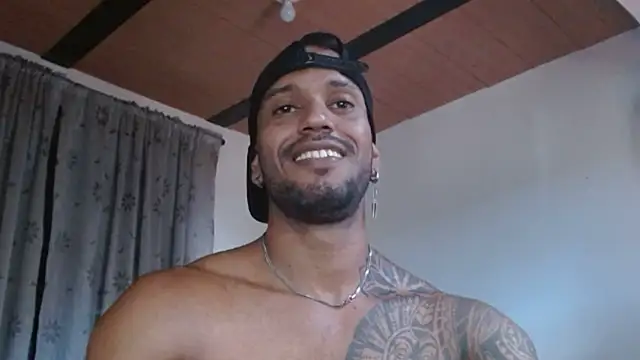 Snapshot of manolofitt chatting on November 17, 2025, 5:41 pm manolofitt online show from November 17, 2025, 5:41 pm