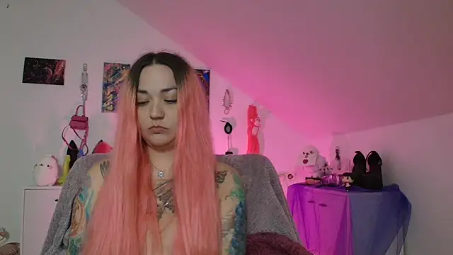 PinkHurricaneOfficial online show from September 8, 2025, 6:18 pm