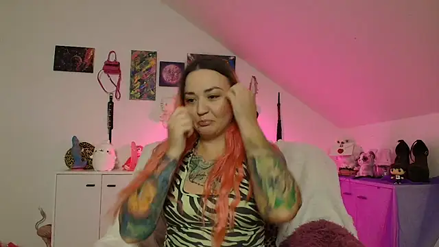 PinkHurricaneOfficial online show from September 24, 2025, 1:14 pm