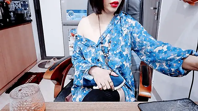 Miu-Le online show from February 10, 2026, 9:19 pm